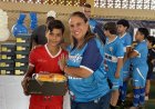 Projeto Lobinho Transformando Vidas realiza entrega de uniformes para alunos