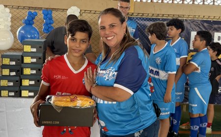 Projeto Lobinho Transformando Vidas realiza entrega de uniformes para alunos