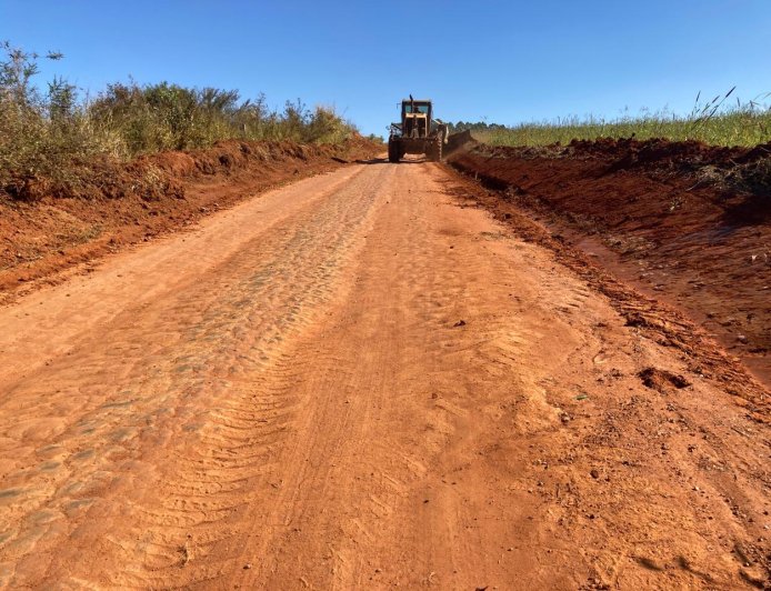 Prefeitura amplia estradas rurais e melhora a segurança em mais de 38 quilômetros de vias