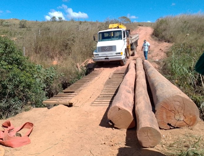 Região do Entrecosto recebe nova ponte para veículos pesados e transporte escolar