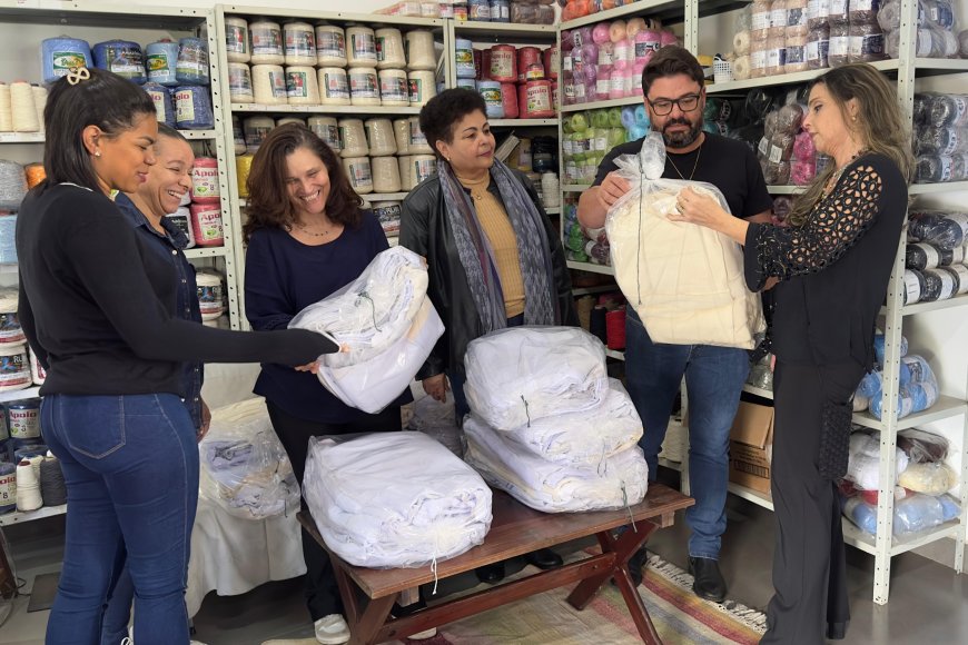 Projeto Teia Sustentável: Fundação Cultural entrega cobertores de tecidos reaproveitados à Equoterapia Prosseguir
