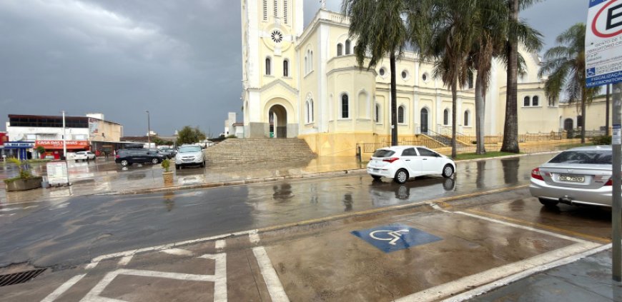 Uso indevido de vagas prioritárias pode gerar multa gravíssima; veja como solicitar credencial