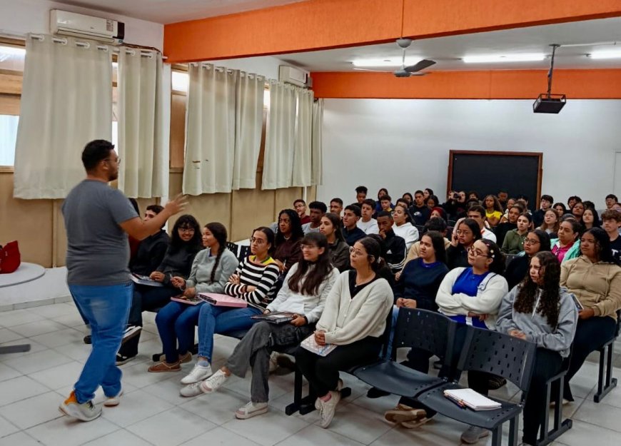 Prefeitura de Araxá promove workshops sobre primeiro emprego e alistamento militar nas escolas de ensino médio