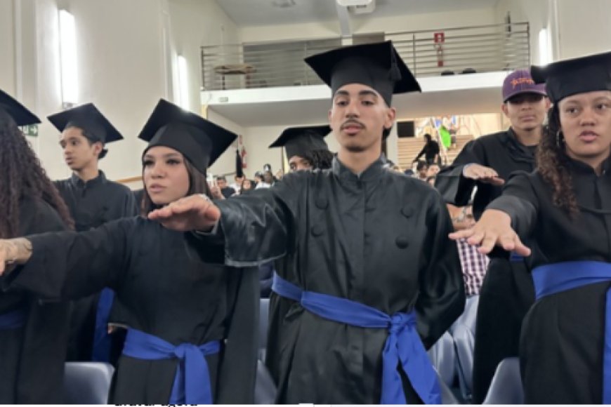 Prefeitura de Araxá realiza cerimônia de formatura de alunos da Educação de Jovens e Adultos do CAIC
